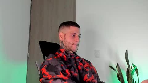 Snapshot of _jamesleandros chatting on 02.27.26 jeison online show from 02.27.26