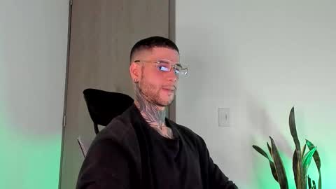 Snapshot of _jamesleandros chatting on 02.28.26 jeison online show from 02.28.26