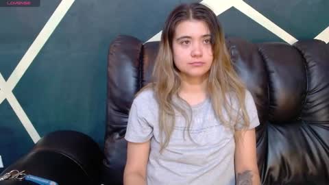 Snapshot of _jeessy chatting on 12.19.24 _jeessy online show from 12.19.24