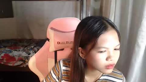 Snapshot of _jennn chatting on 04.25.26 Jen online show from 04.25.26