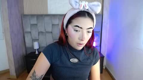 Mia online show from 10.21.25