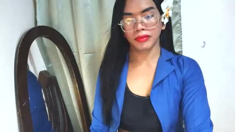 Snapshot of _karie_ chatting on 10.11.25 _karie_ online show from 10.11.25