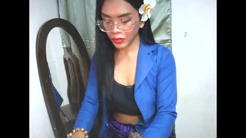Snapshot of _karie_ chatting on 10.14.25 _karie_ online show from 10.14.25