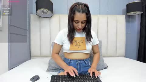 Snapshot of _karla_brunette_ chatting on 03.01.25 Amanda online show from 03.01.25
