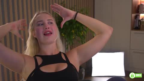 Snapshot of _kateline_ chatting on 09.26.25 Kate online show from 09.26.25