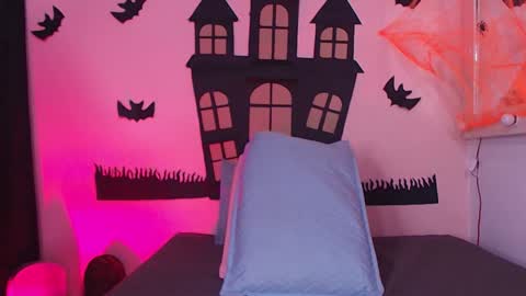 Snapshot of _kendall_07 chatting on 10.15.25 Kendall online show from 10.15.25