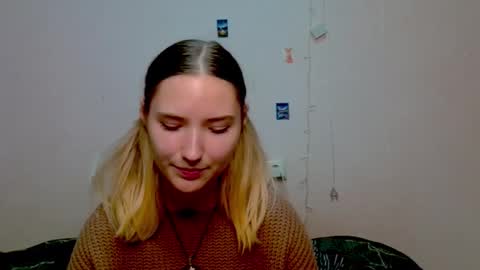 _kikiclark_ online show from 10.08.25