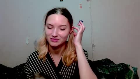 _kikiclark_ online show from 10.15.25