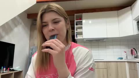 Molly   Emily online show from 03.25.26