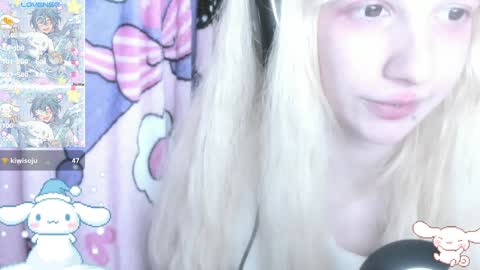 Snapshot of _kuroneeko_ chatting on 12.15.24 kuro online show from 12.15.24