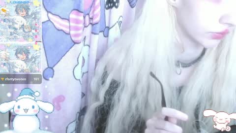 Snapshot of _kuroneeko_ chatting on 12.16.24 kuro online show from 12.16.24