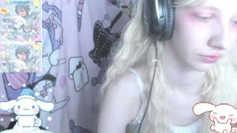 Snapshot of _kuroneeko_ chatting on 12.21.24 kuro online show from 12.21.24