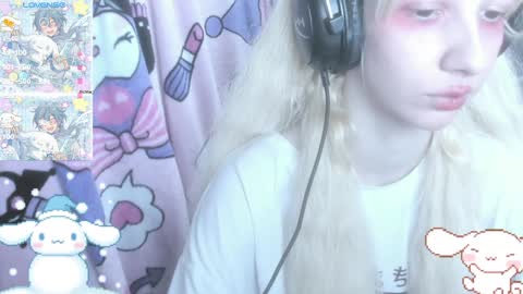 Snapshot of _kuroneeko_ chatting on 12.25.24 kuro online show from 12.25.24