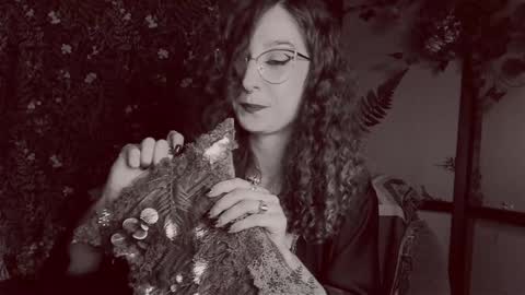 Lady Luna online show from 12.16.24