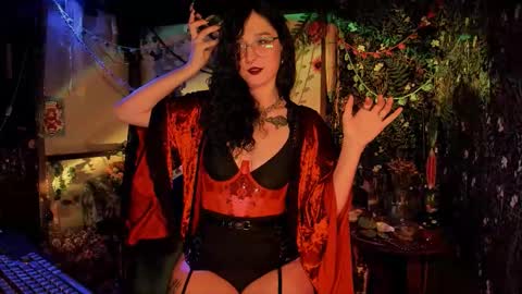 Lady Luna online show from 10.16.25