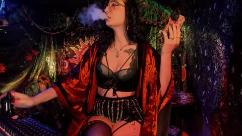 Lady Luna online show from 11.15.25