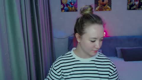 _lalune_ online show from 12.27.24