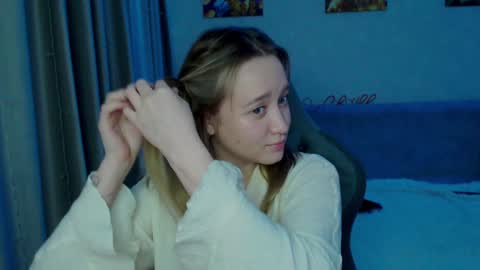 _lalune_ online show from 01.27.25