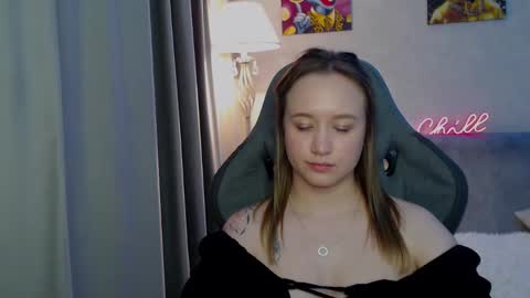 _lalune_ online show from 02.25.25