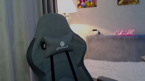 _lalune_ online show from 02.26.25