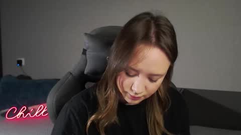 _lalune_ online show from 11.28.25