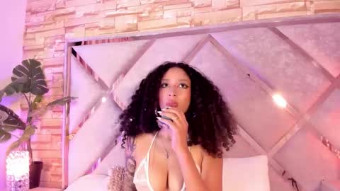 Lanna  online show from 11.17.25