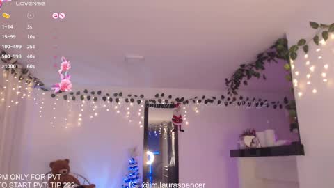Snapshot of _lauraspencer_ chatting on 12.06.24 Laura online show from 12.06.24