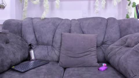 Snapshot of _laurataylor_ chatting on 01.08.25     online show from 01.08.25