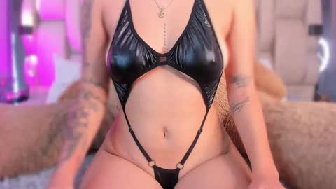 Snapshot of _laurataylor_ chatting on 09.17.25     online show from 09.17.25