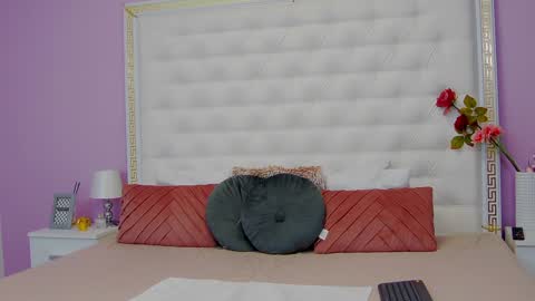 Lena Paul online show from 01.27.25