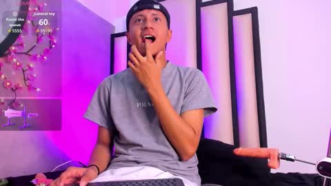 Snapshot of _leohot_ chatting on 10.18.25 _leohot_ online show from 10.18.25