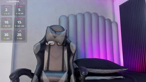 Snapshot of _leohot_ chatting on 11.01.25 _leohot_ online show from 11.01.25