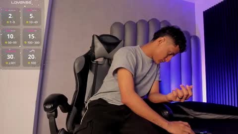 _leohot_ online show from 11.05.25