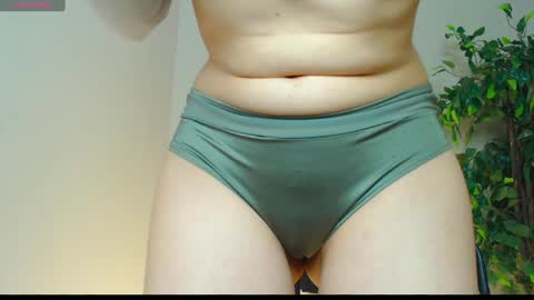 Snapshot of _little_misss chatting on 12.13.24 Mila online show from 12.13.24