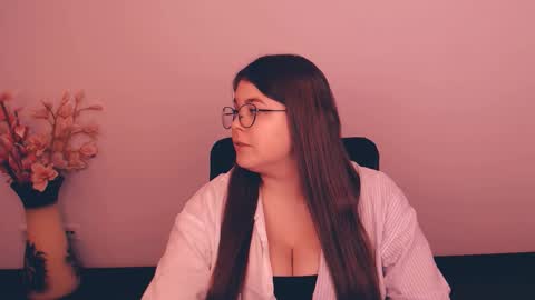 Snapshot of _lovely_mary chatting on 09.22.25 Mary online show from 09.22.25