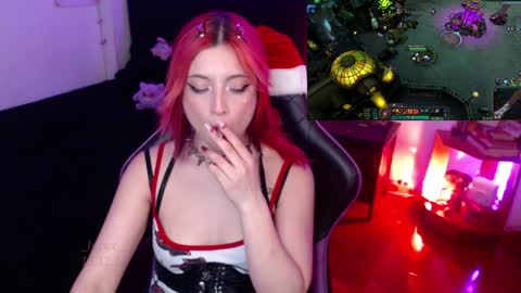 Snapshot of _lucyx__ chatting on 12.16.24 Queen. Help me reach 100 thumbs up online show from 12.16.24