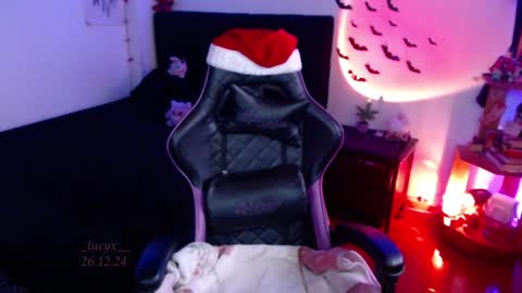 Snapshot of _lucyx__ chatting on 12.26.24 Queen. Help me reach 100 thumbs up online show from 12.26.24