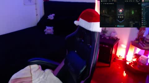 Snapshot of _lucyx__ chatting on 12.30.24 Queen. Help me reach 100 thumbs up online show from 12.30.24