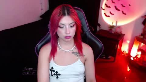 Snapshot of _lucyx__ chatting on 01.05.25 Queen. Help me reach 100 thumbs up online show from 01.05.25