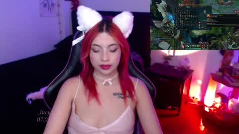 Snapshot of _lucyx__ chatting on 01.08.25 Queen. Help me reach 100 thumbs up online show from 01.08.25