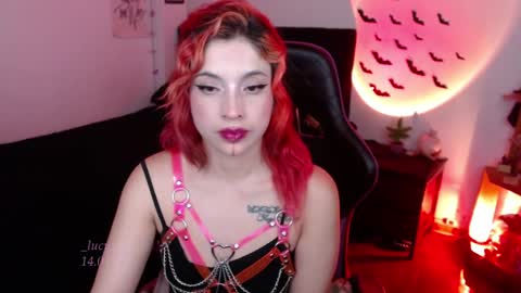 Snapshot of _lucyx__ chatting on 01.14.25 Queen. Help me reach 100 thumbs up online show from 01.14.25