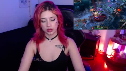 Snapshot of _lucyx__ chatting on 01.17.25 Queen. Help me reach 100 thumbs up online show from 01.17.25