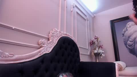 Snapshot of _luna_dupont_ chatting on 12.12.24 Luna online show from 12.12.24