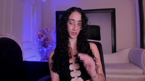 Snapshot of _luna_dupont_ chatting on 01.15.25 Luna online show from 01.15.25