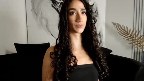 Snapshot of _luna_dupont_ chatting on 01.31.25 Luna online show from 01.31.25