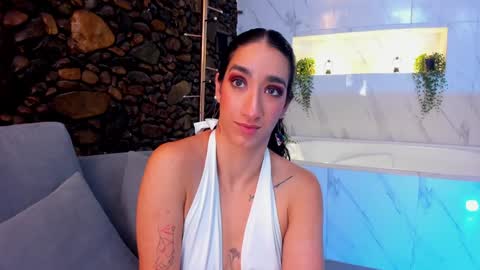 Snapshot of _luna_dupont_ chatting on 02.04.25 Luna online show from 02.04.25