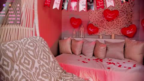 Snapshot of _luna_dupont_ chatting on 02.14.25 Luna online show from 02.14.25