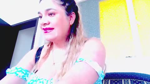 _lunagold_ online show from 04.06.26