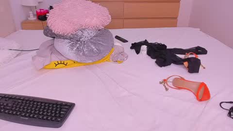 Lynna online show from 12.06.24