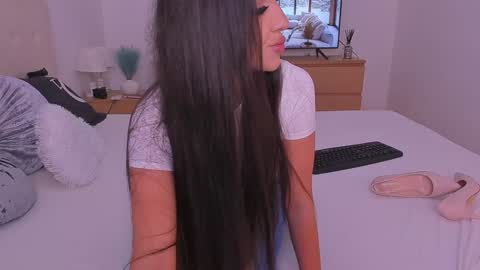 Lynna online show from 01.24.25